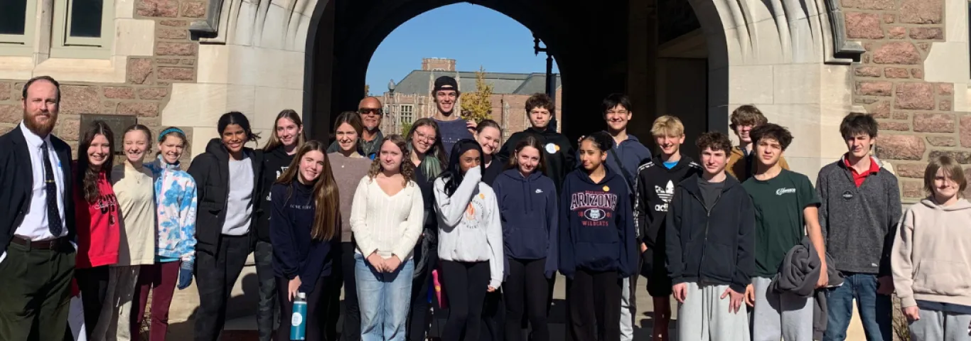 group picture of MRH freshman under the Umrath Hall arch