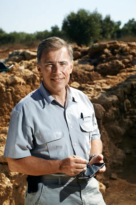 Michael Cosmopoulos at an archaeological excavation